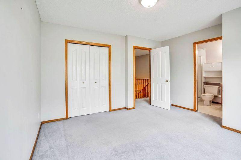 Calgary, AB T2W 6H7,226 Anderson GRV Southwest