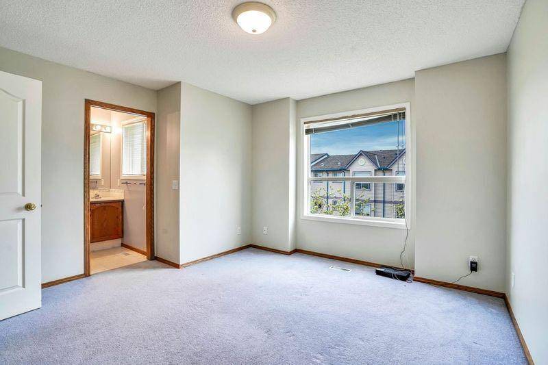 Calgary, AB T2W 6H7,226 Anderson GRV SW