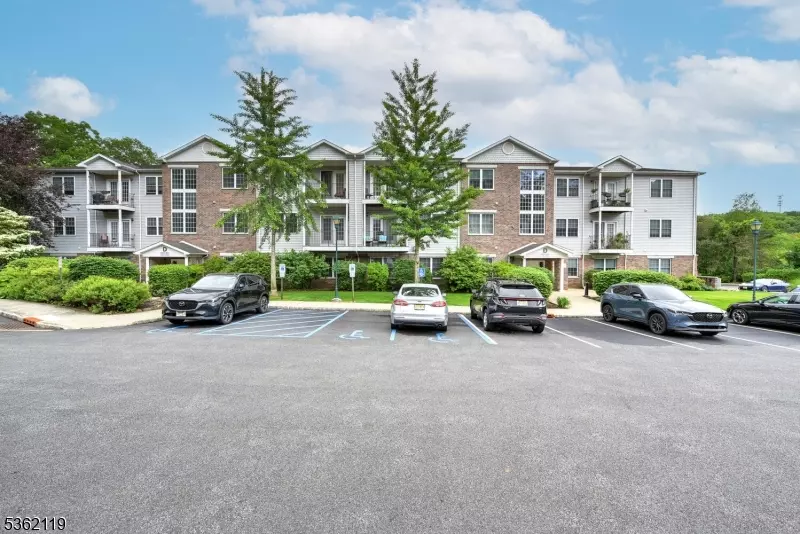 64 Mountainview Ct, Riverdale Boro, NJ 07457