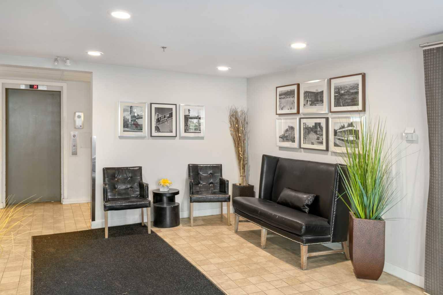 Calgary, AB T2S 0K9,130 25 AVE Southwest #109