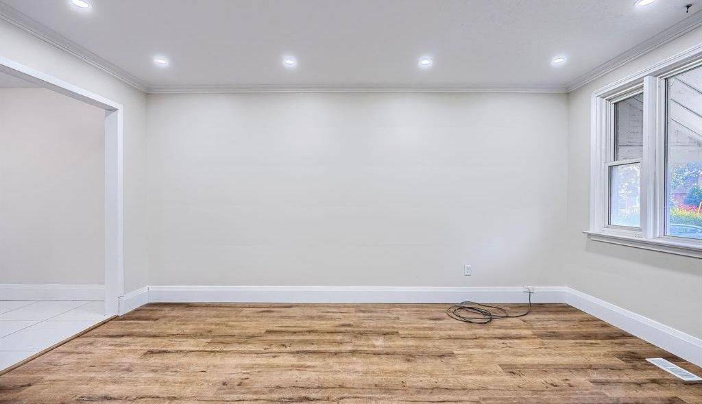 Mississauga, ON L5G 1Z1,614 ridgemount CRES