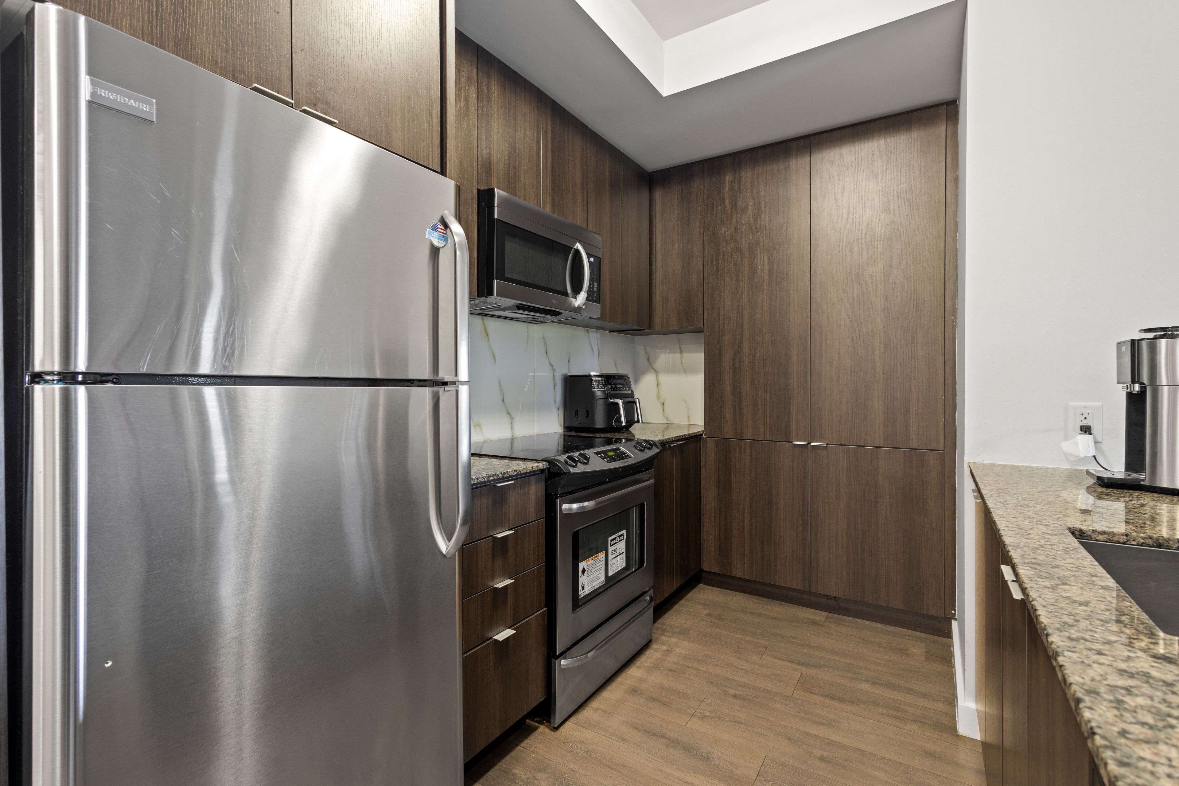 Mississauga, ON L5M 0W6,5025 Harvard RD #211