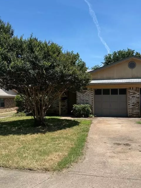 912 Meadowbrook Drive #A, Grapevine, TX 76051