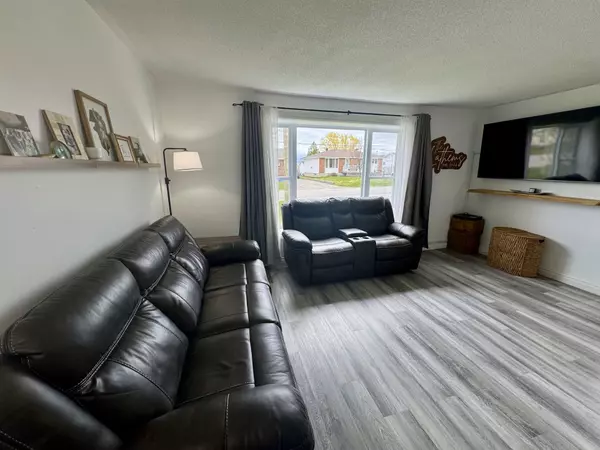 Temiskaming Shores, ON P0J 1R0,45 Maple ST S