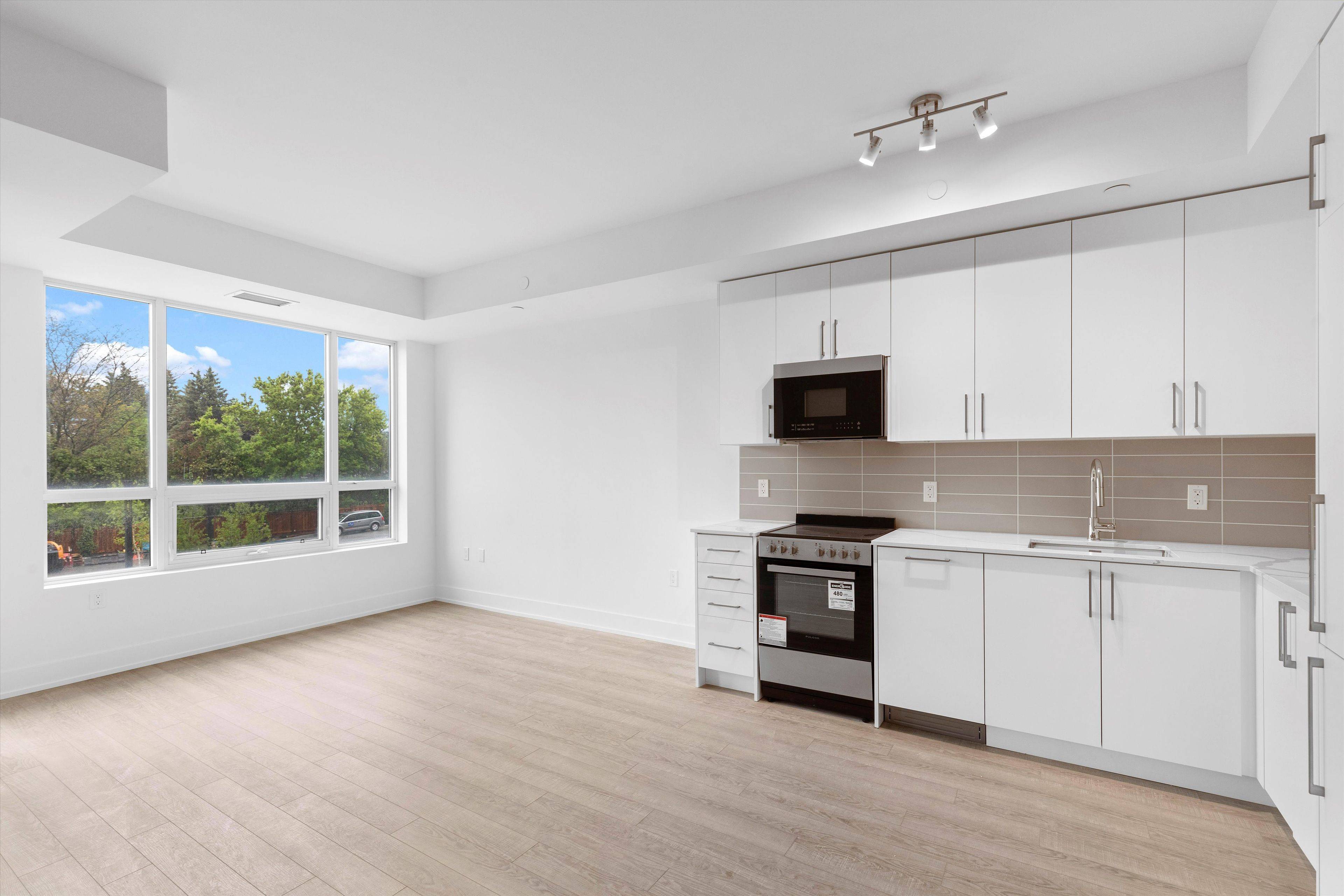King, ON L7B 0R6,2075 King RD #206