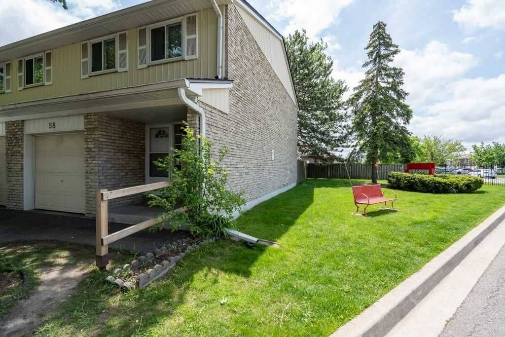 Mississauga, ON L5C 2Z3,830 Stainton DR #58