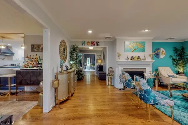 Allendale Boro, NJ 07401,300 E Allendale Ave