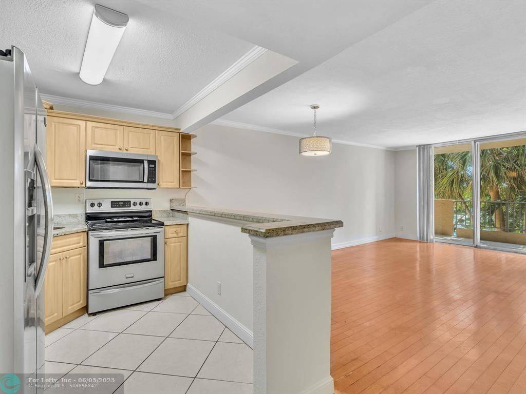 Pompano Beach, FL 33062,1421 S Ocean Blvd  #314