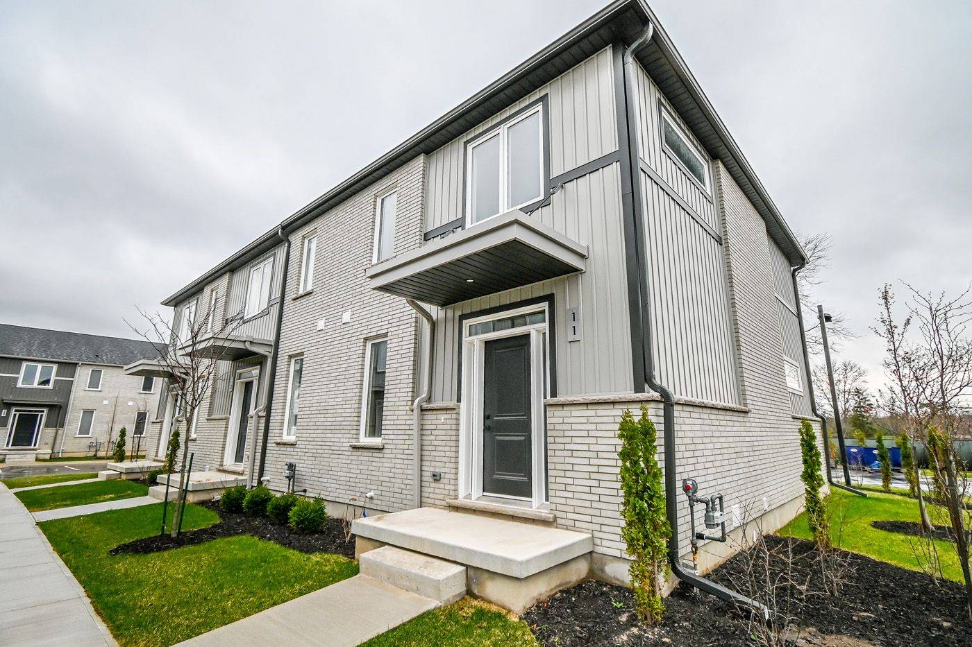 St. Catharines, ON L2P 0G4,121A Moffatt ST #11