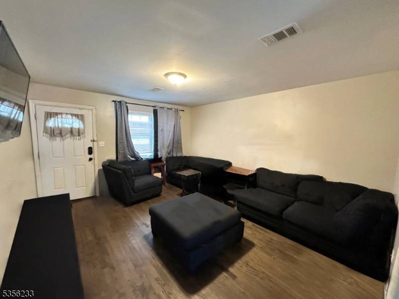 Newark City, NJ 07108,83 Magnolia St