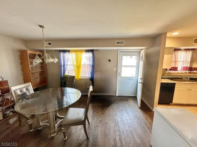 Newark City, NJ 07108,83 Magnolia St