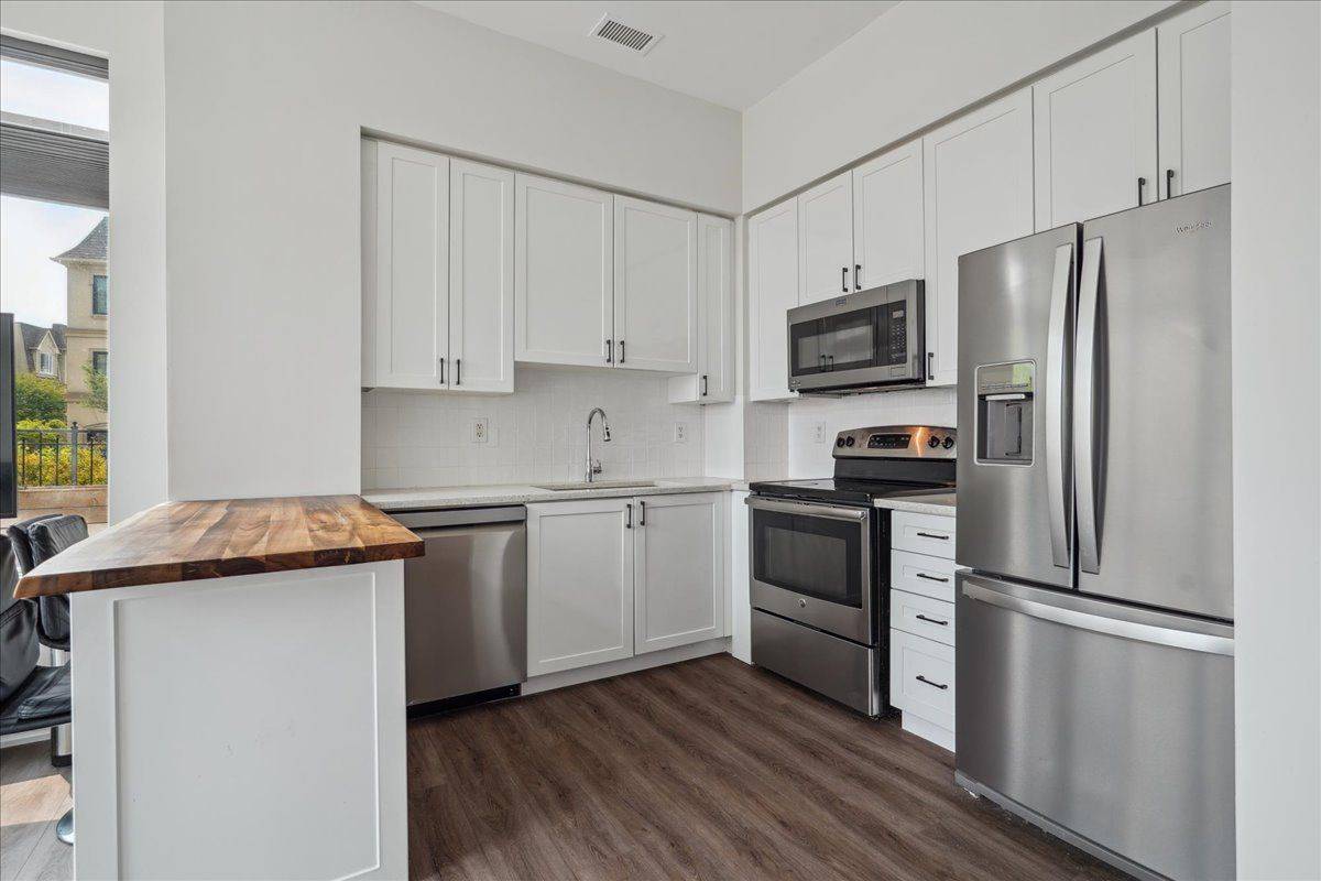 Pickering, ON L1W 1L7,1215 Bayly ST #101