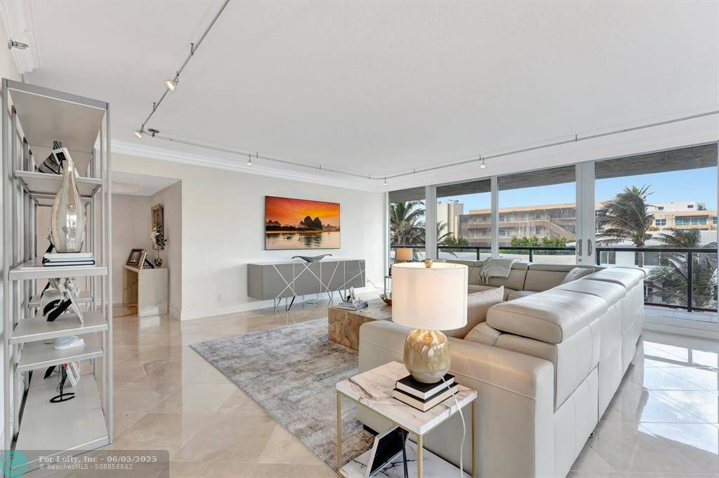 Highland Beach, FL 33487,2727 Ocean Blvd  #407