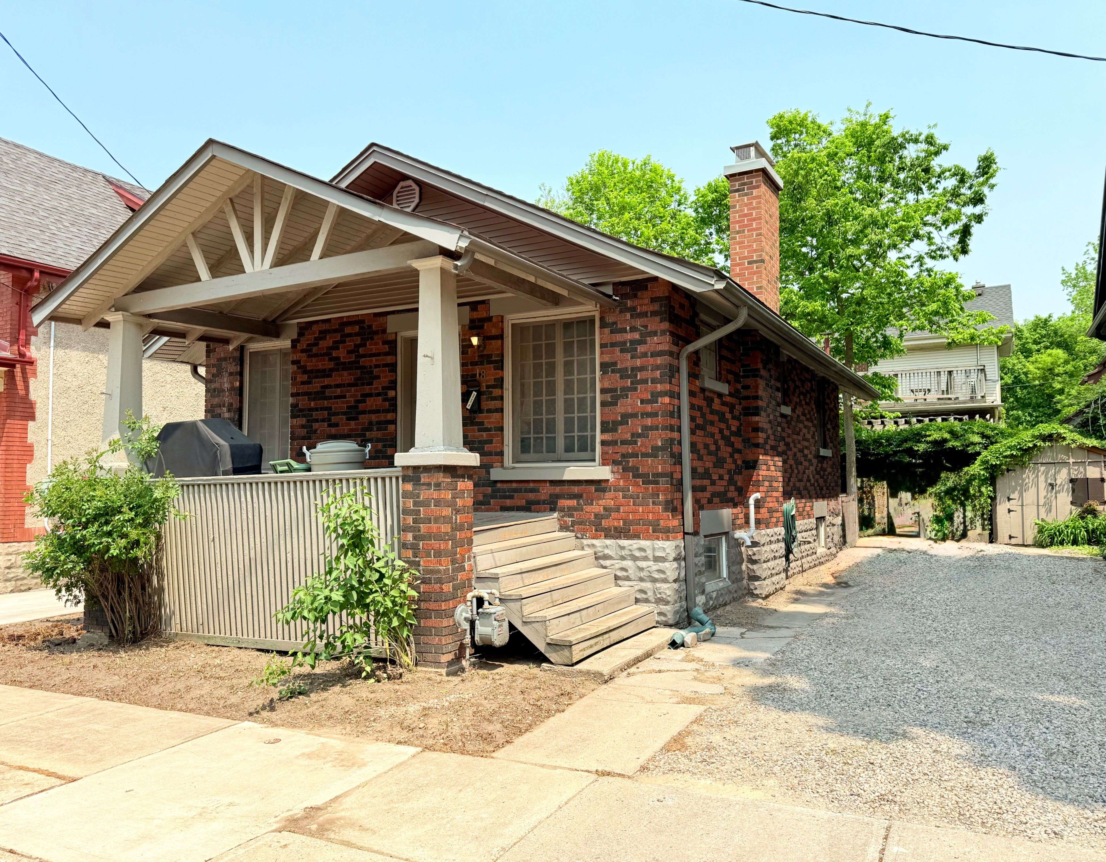 18 Mackinnon PL,  London South,  ON N6C 3K6