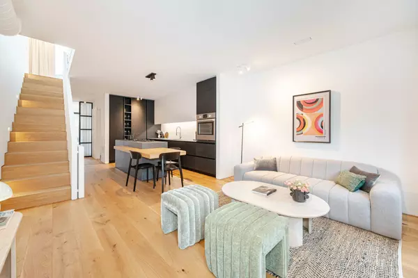 Toronto C01, ON M6J 3G8,259 Lisgar ST