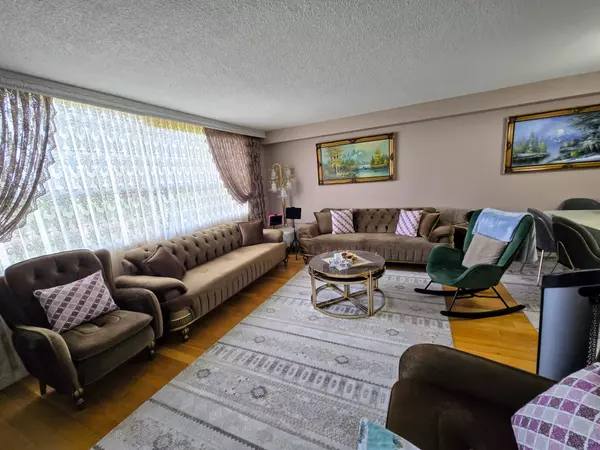 Toronto W05, ON M3N 2Y5,10 Tobermory DR #804