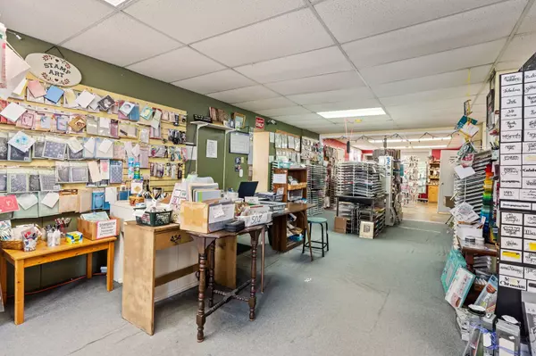 London East, ON N5Z 1P9,239 Hamilton RD