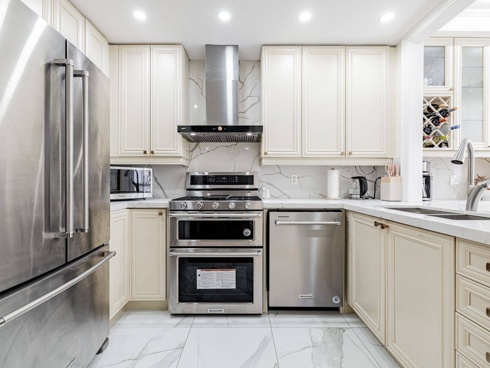 Toronto C14, ON M2N 7K8,22 Espana LN