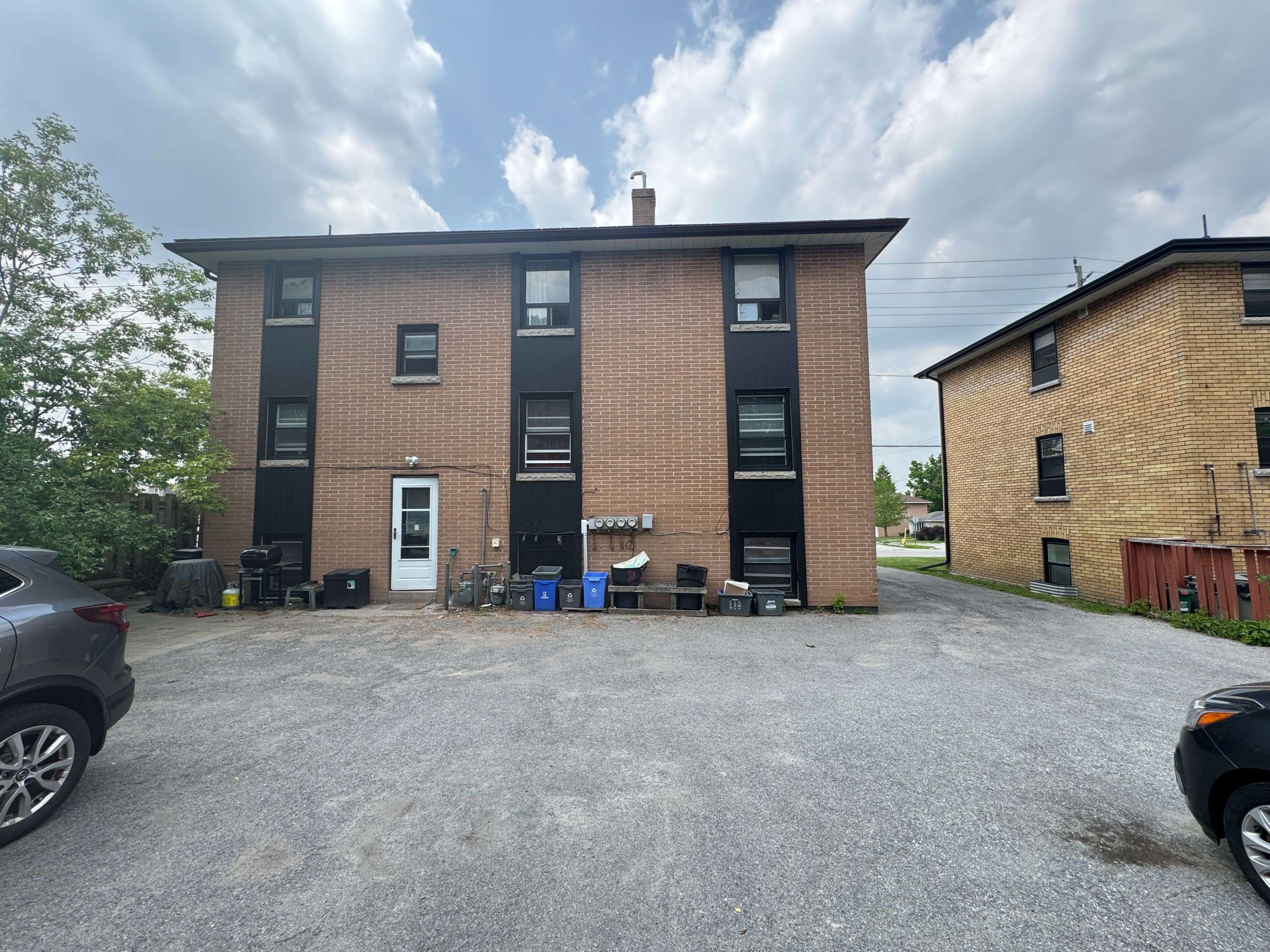 Barrie, ON L4M 3Y9,153 St Vincent ST