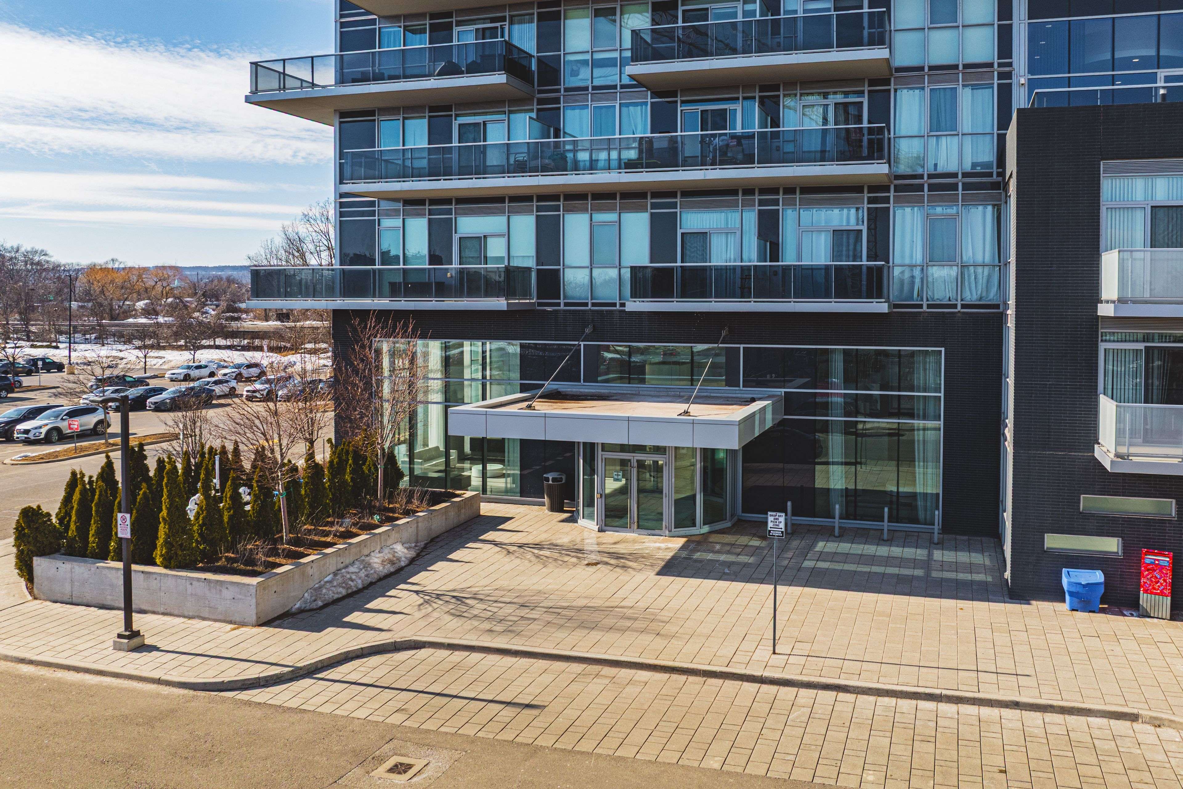 Burlington, ON L7R 0E4,2081 FAIRVIEW ST #812