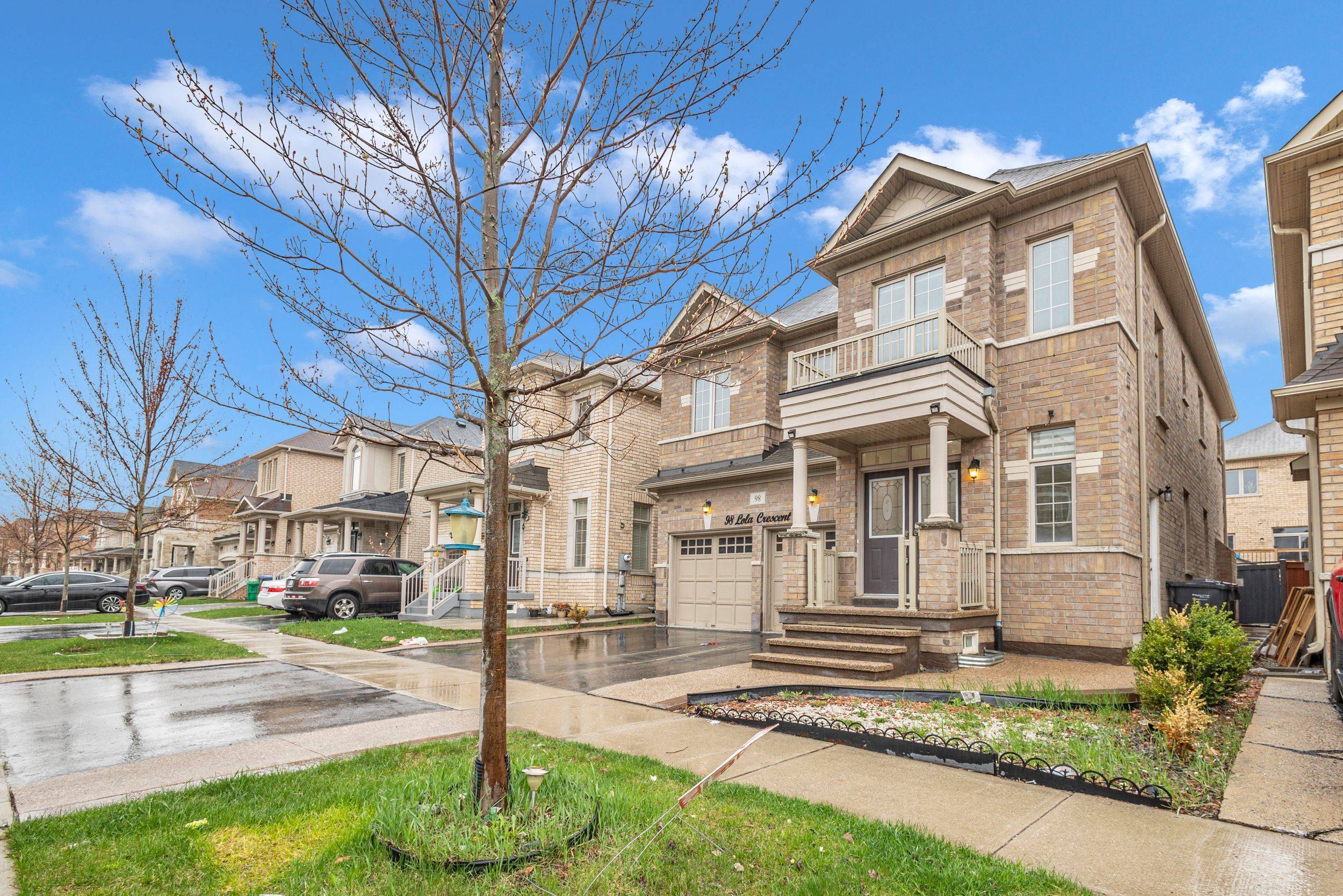 Brampton, ON L7A 0A8,98 Lola CRES