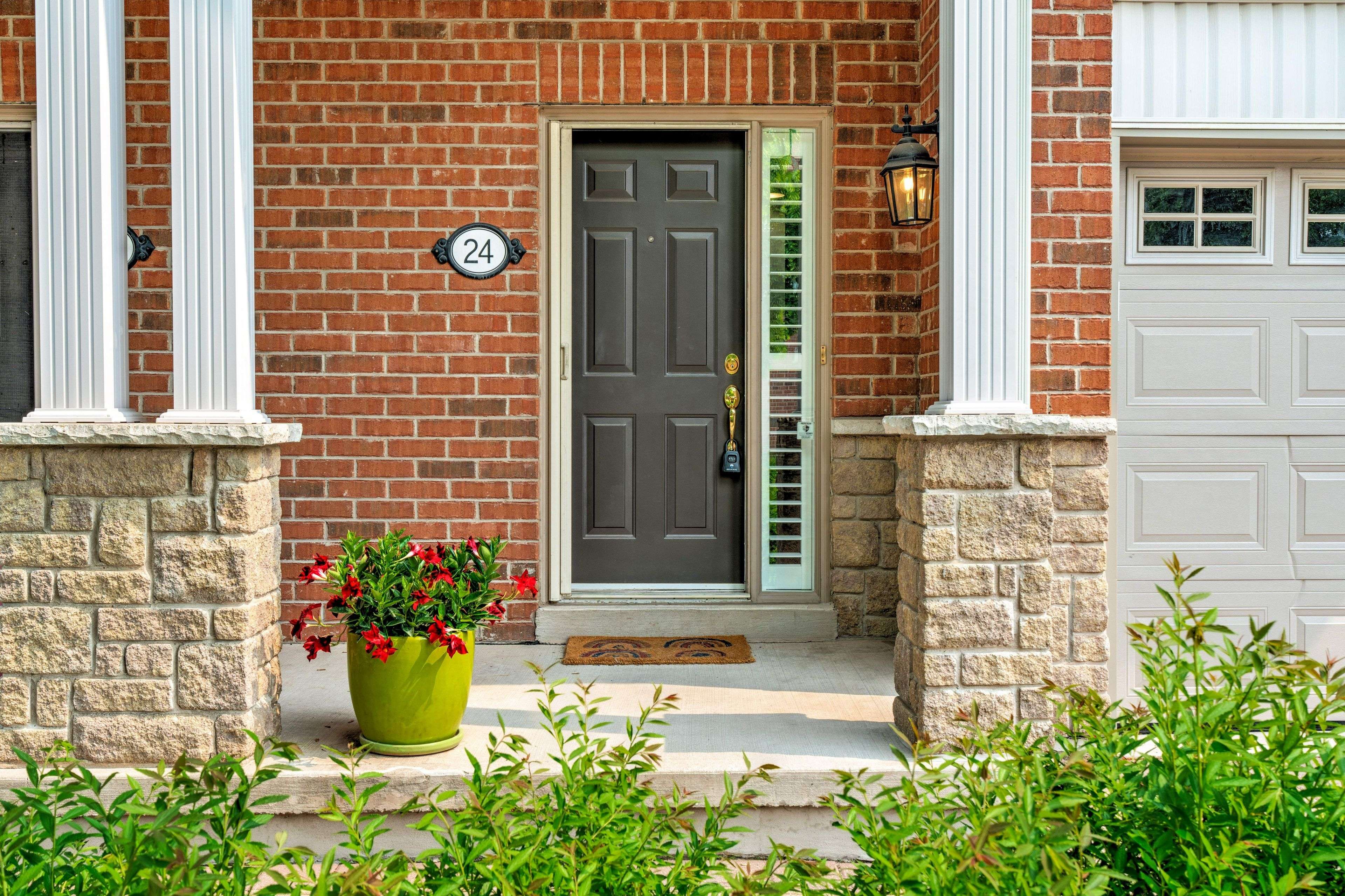 Oakville, ON L6M 4V7,1169 Dorval DR #24
