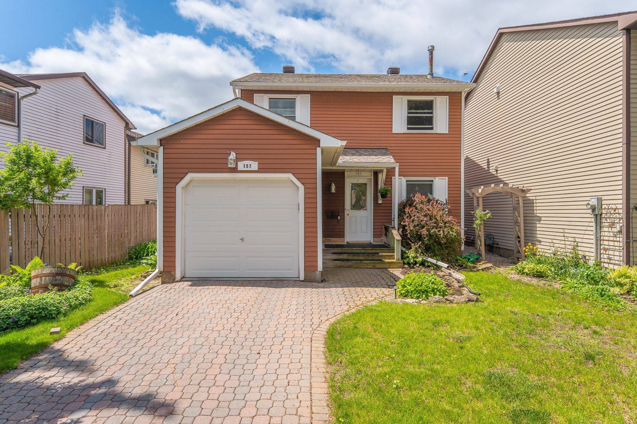 Kanata, ON K2L 2E4,107 Melanie CRES