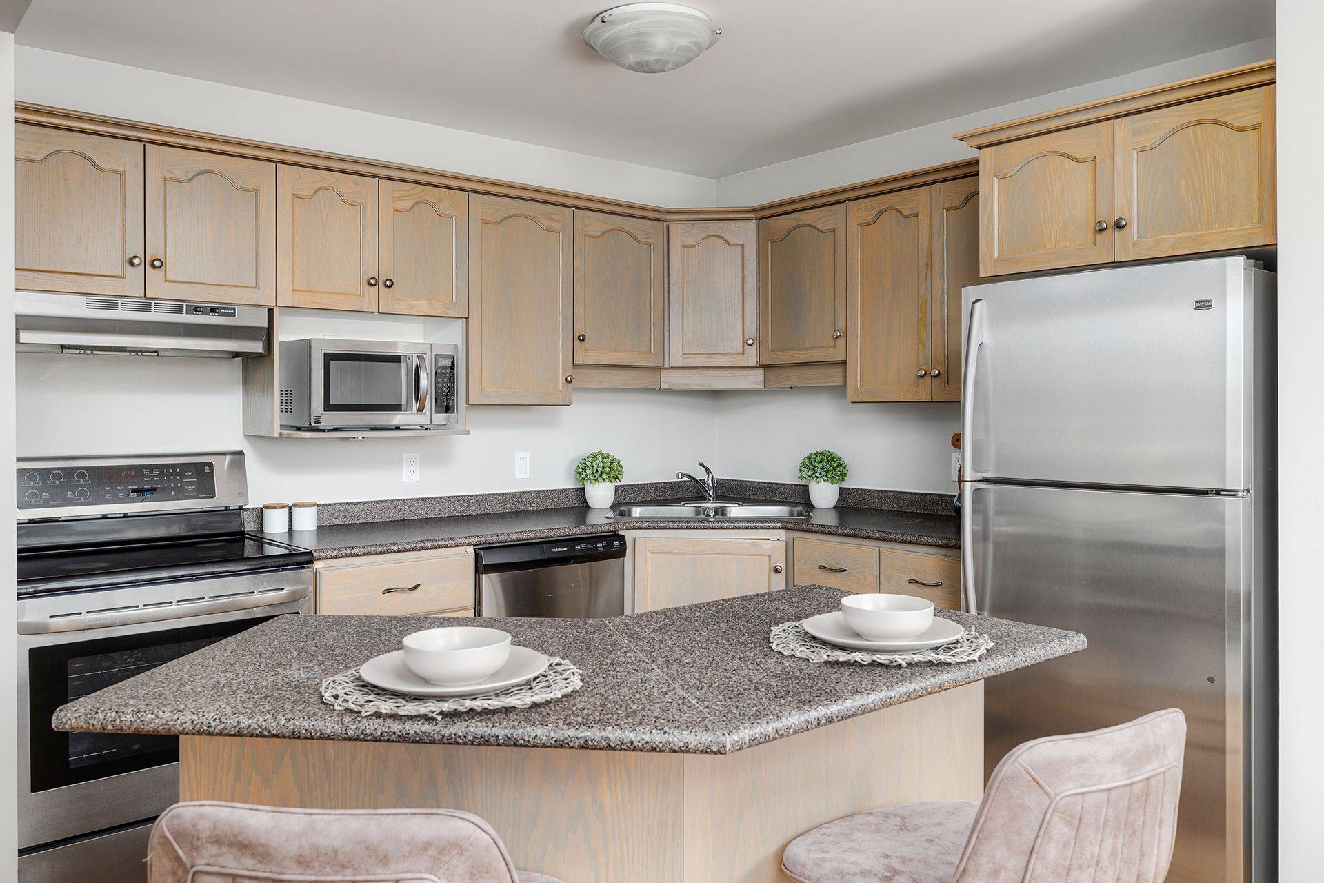 Stratford, ON N4Z 1H9,148 Athlone CRES