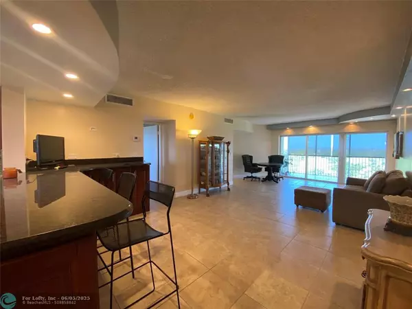 Pompano Beach, FL 33069,3300 N Palm Aire Dr #904