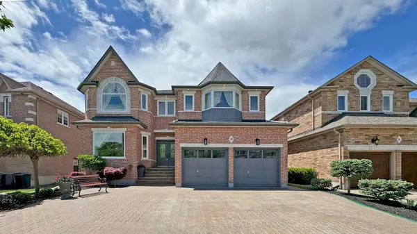 18 Marinucci CT, Richmond Hill, ON L4C 0M3