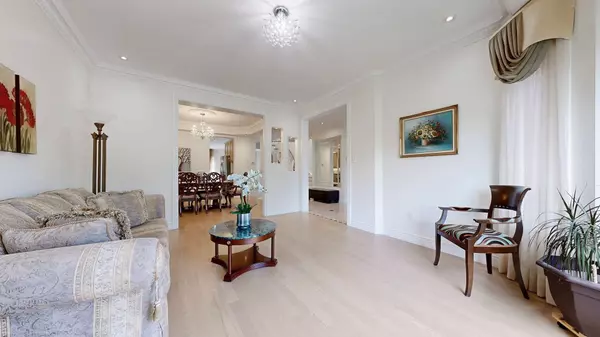 Richmond Hill, ON L4C 0M3,18 Marinucci CT