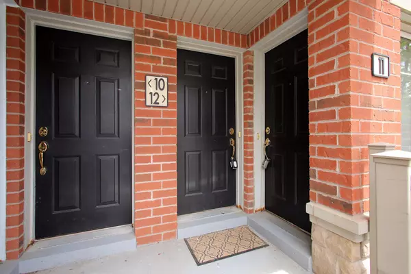 Mississauga, ON L5M 0P7,3250 Bentley DR #12