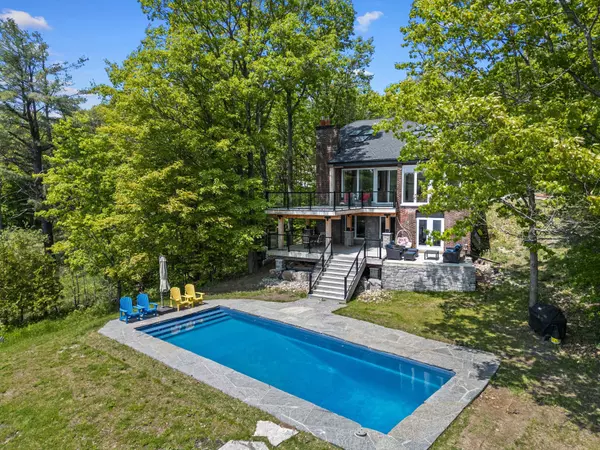 Gravenhurst, ON P1P 1R2,1030 South Sunset Bay RD