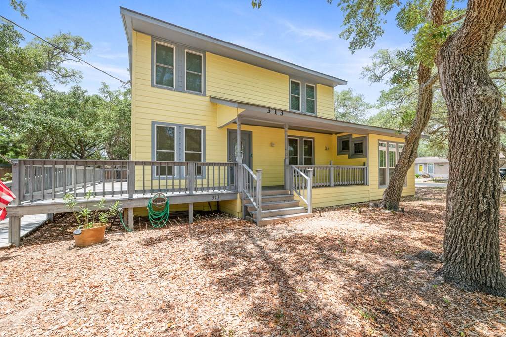 Fulton, TX 78358,313 N Eleventh St