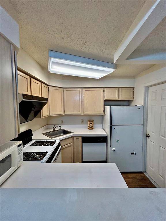 Staten  Island, NY 10312,71 Emily LN