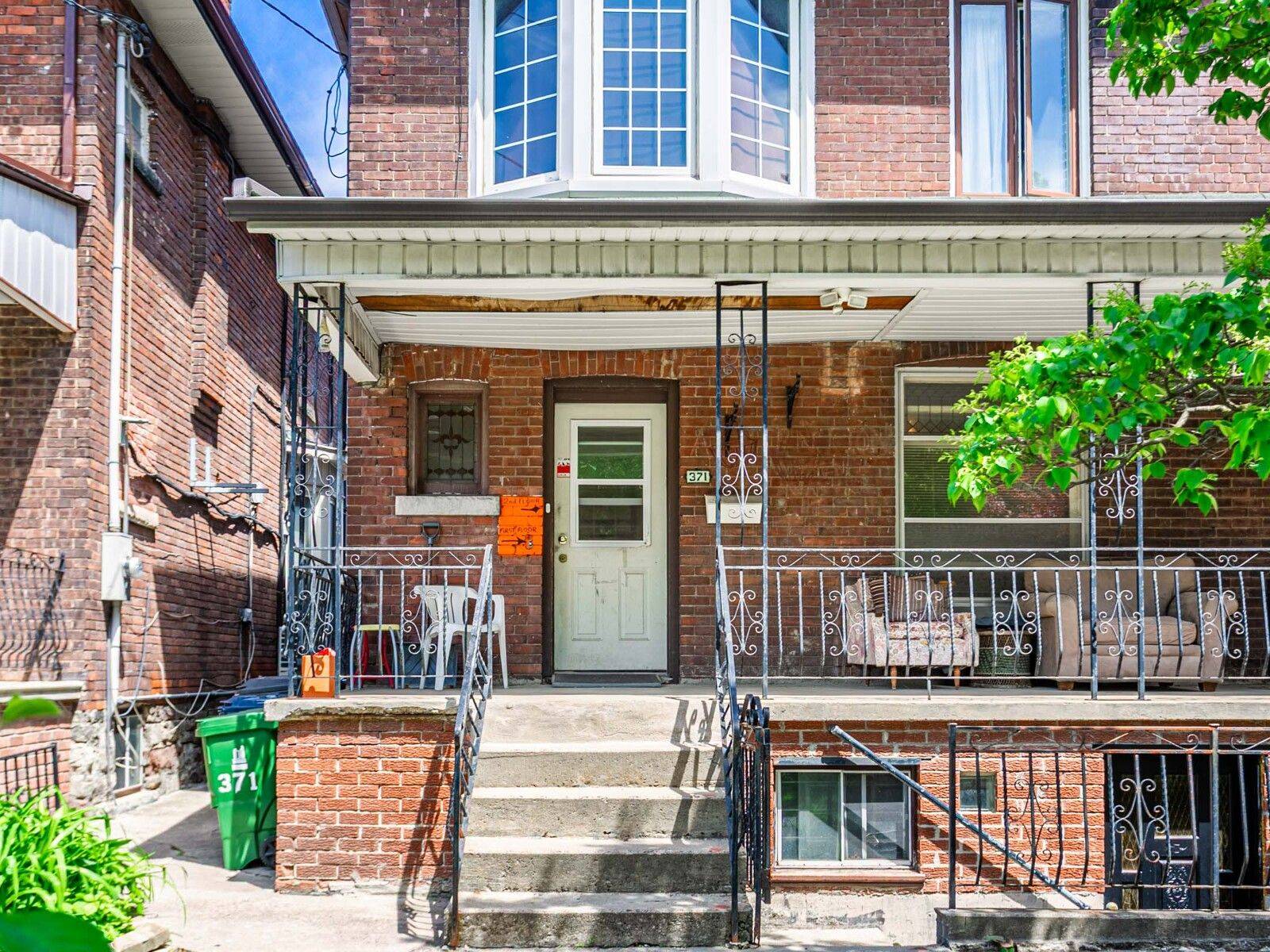 Toronto C01, ON M6J 2V7,371 Crawford ST