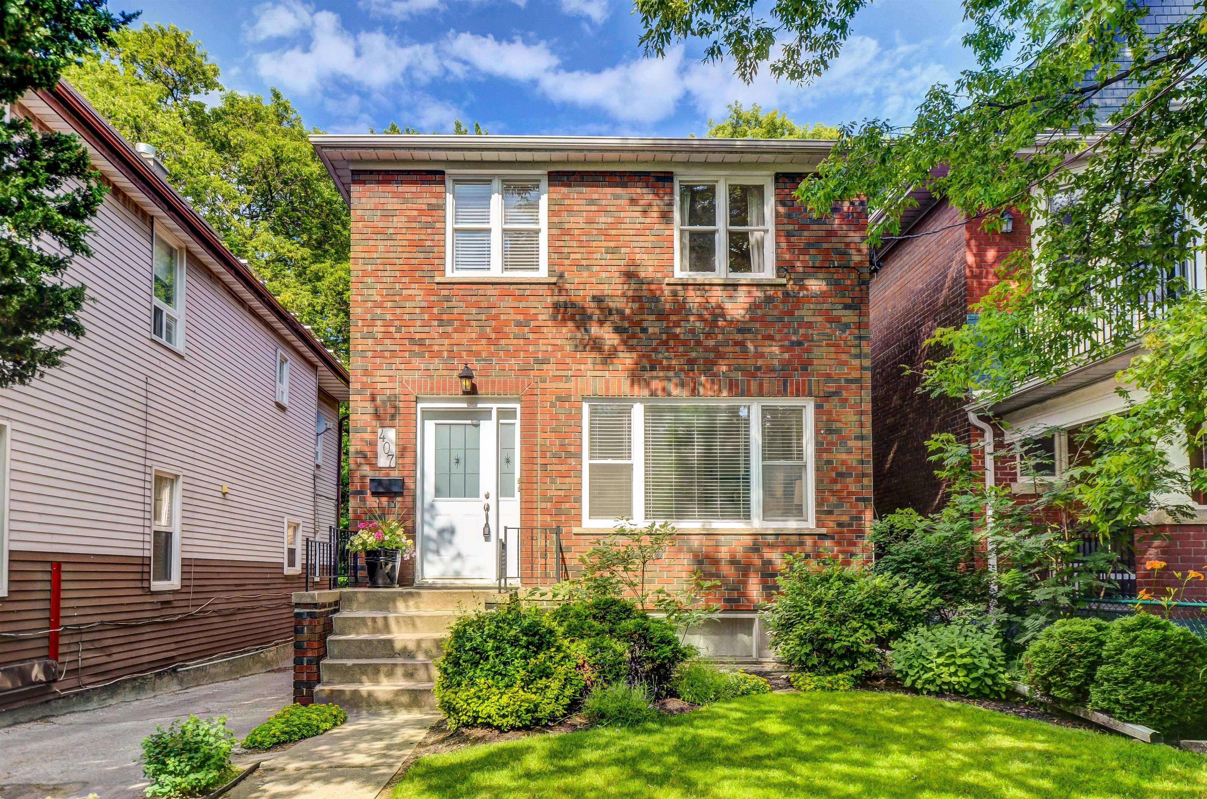 Toronto E02, ON M4L 3P7,407 Woodbine AVE #2nd floor