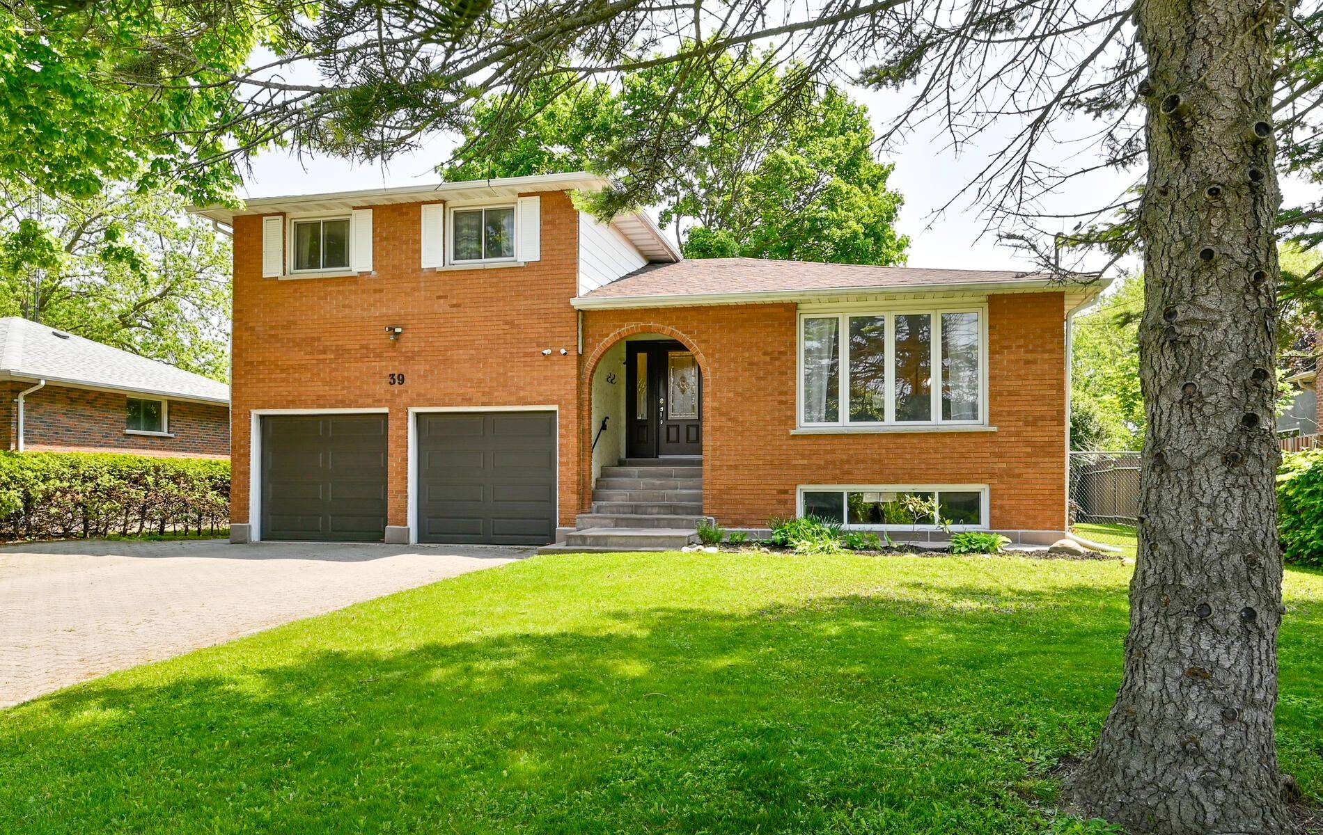 Whitby, ON L1N 3L2,39 Scott ST