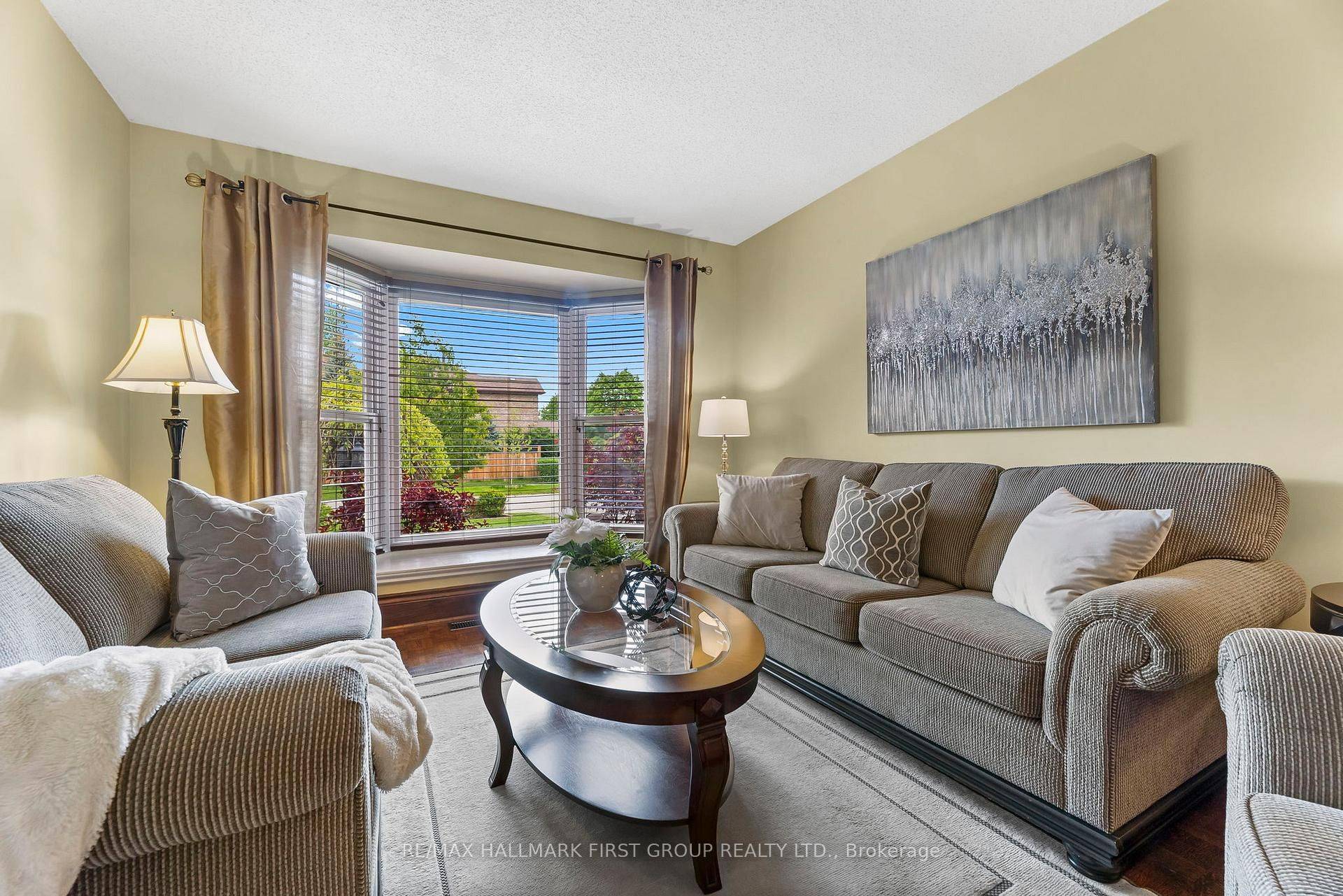 Pickering, ON L1V 6K8,1586 Saugeen DR