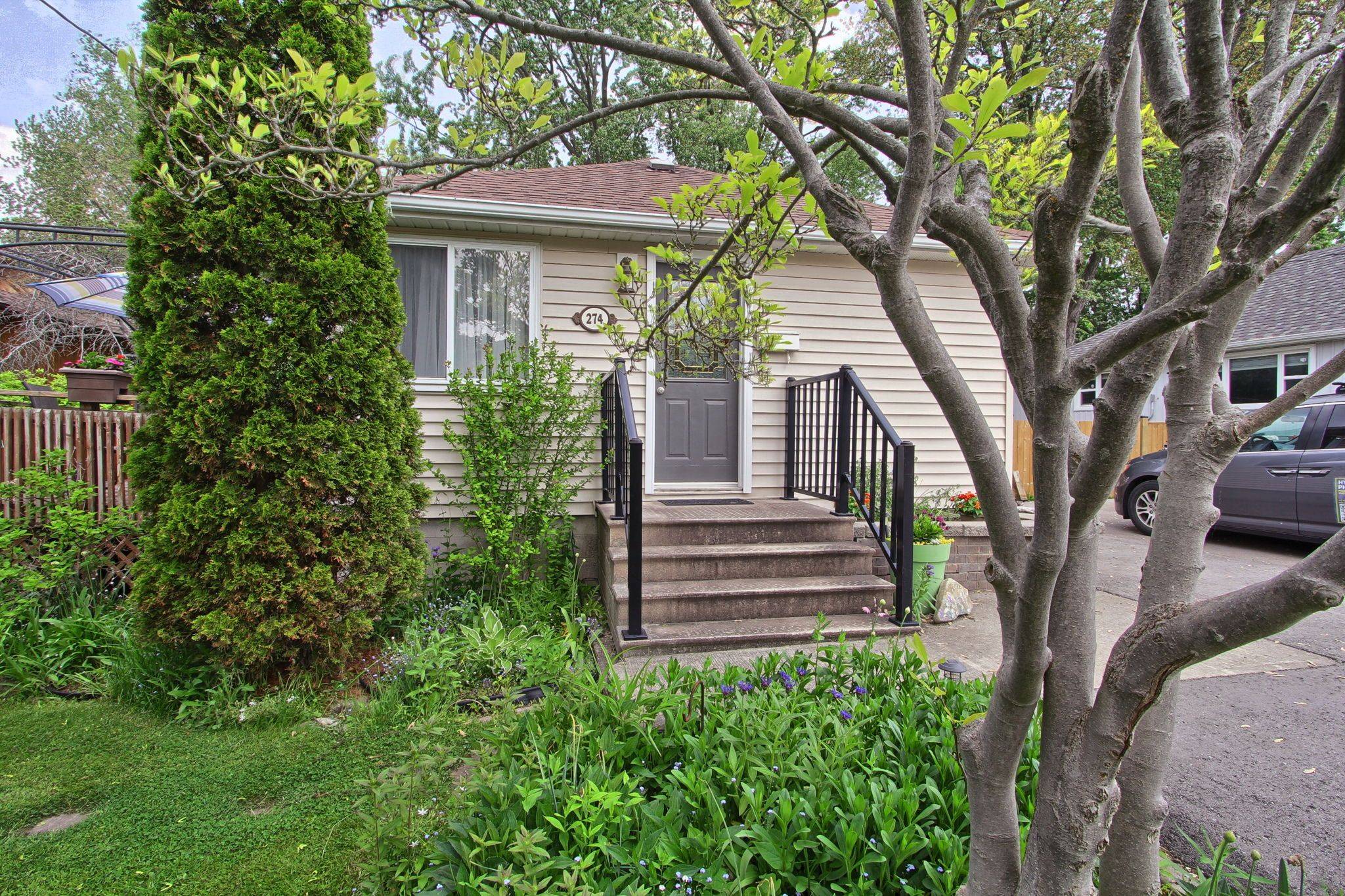 Georgina, ON L4P 2V9,274 Parkway AVE