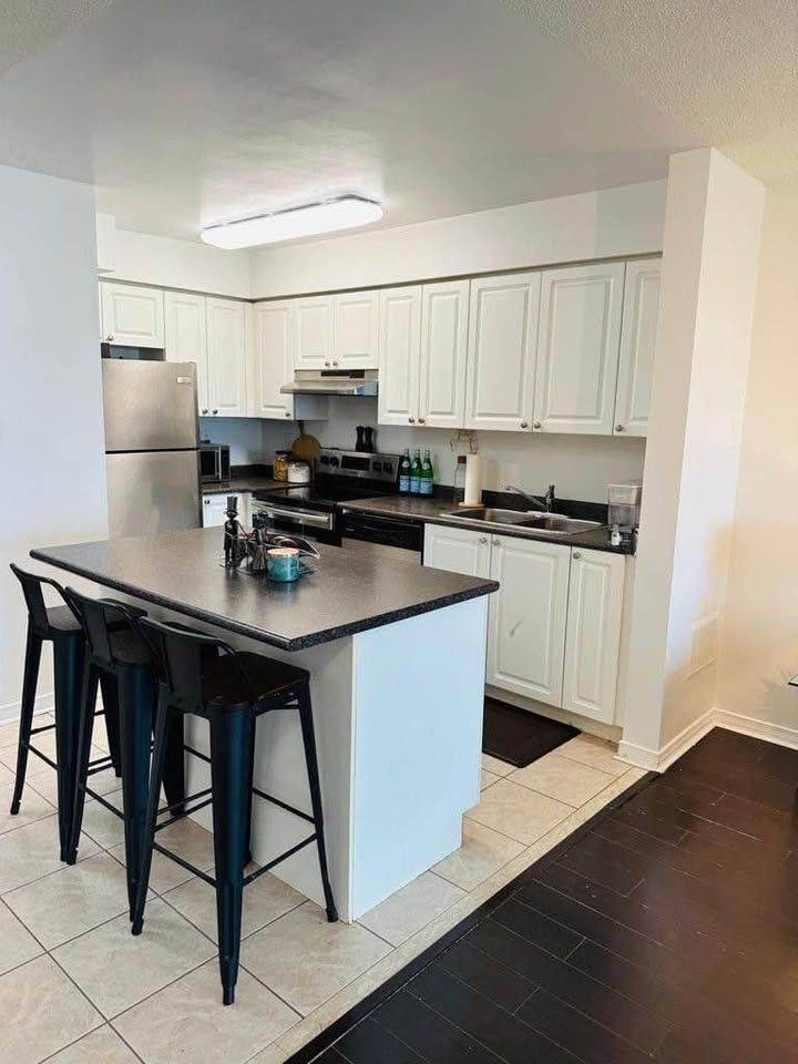 Richmond Hill, ON L4B 4T9,39 Oneida CRES #LPH12