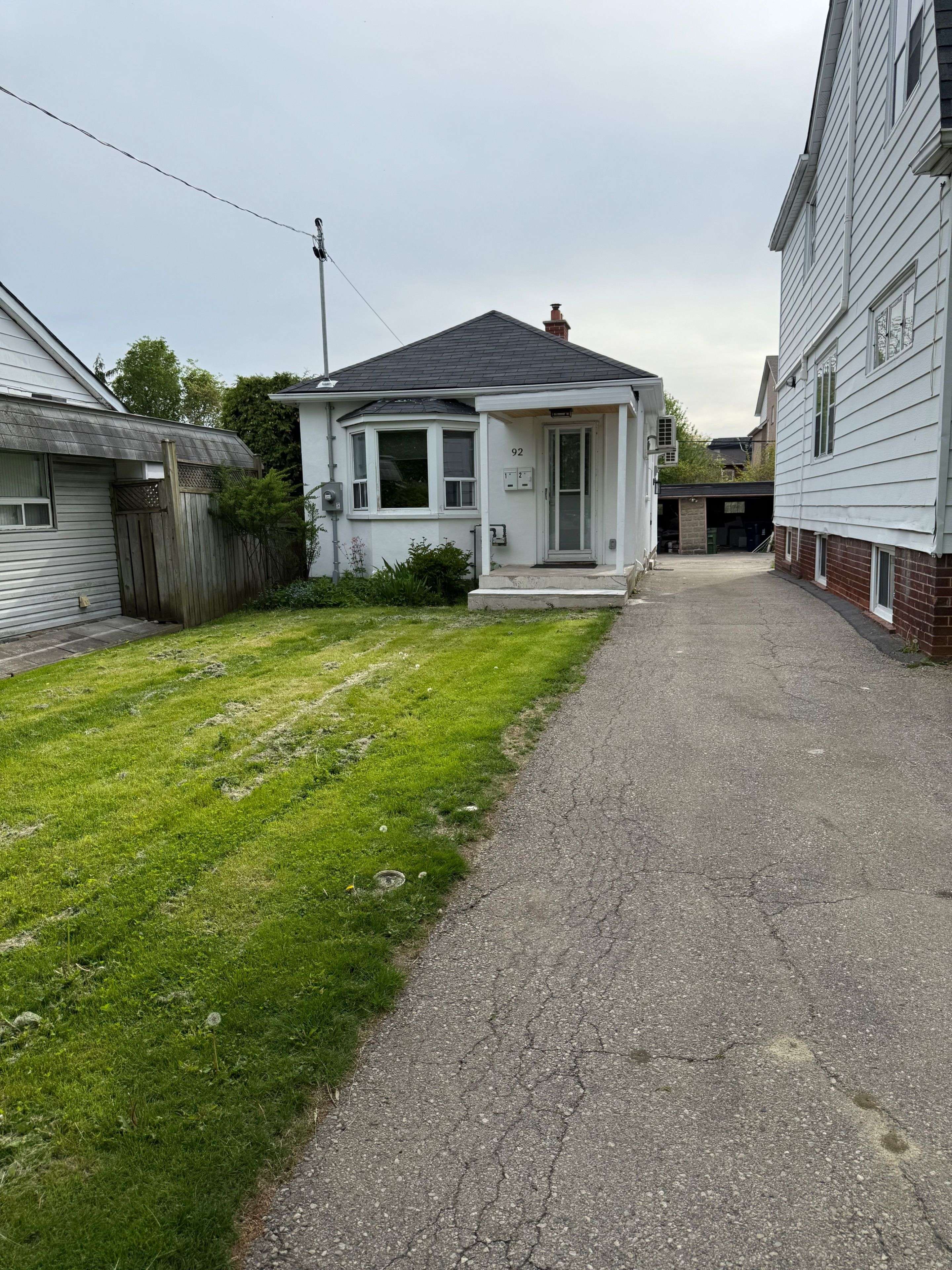 92 Thirty Ninth ST #1, Toronto W06, ON M8W 3M7