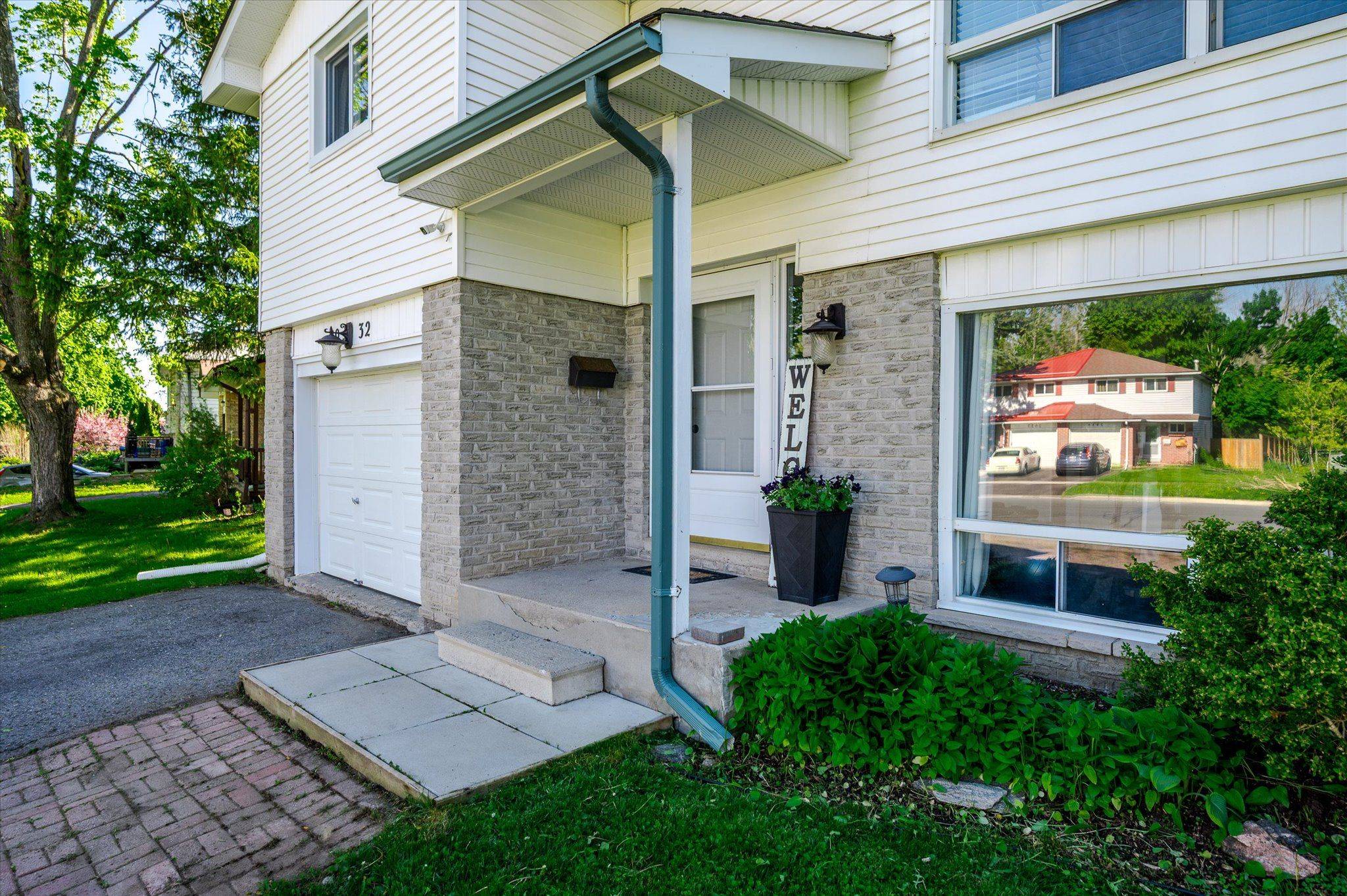 Peterborough East, ON K9L 1S1,2032 Walker AVE