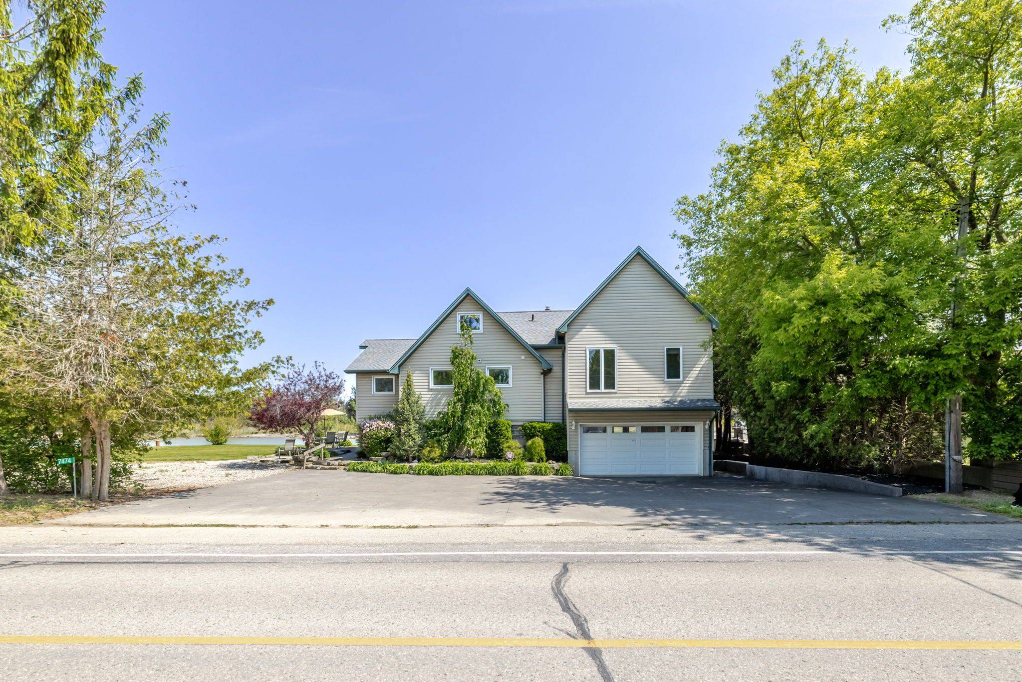 Lambton Shores, ON N0M 2L0,7474 Riverside DR