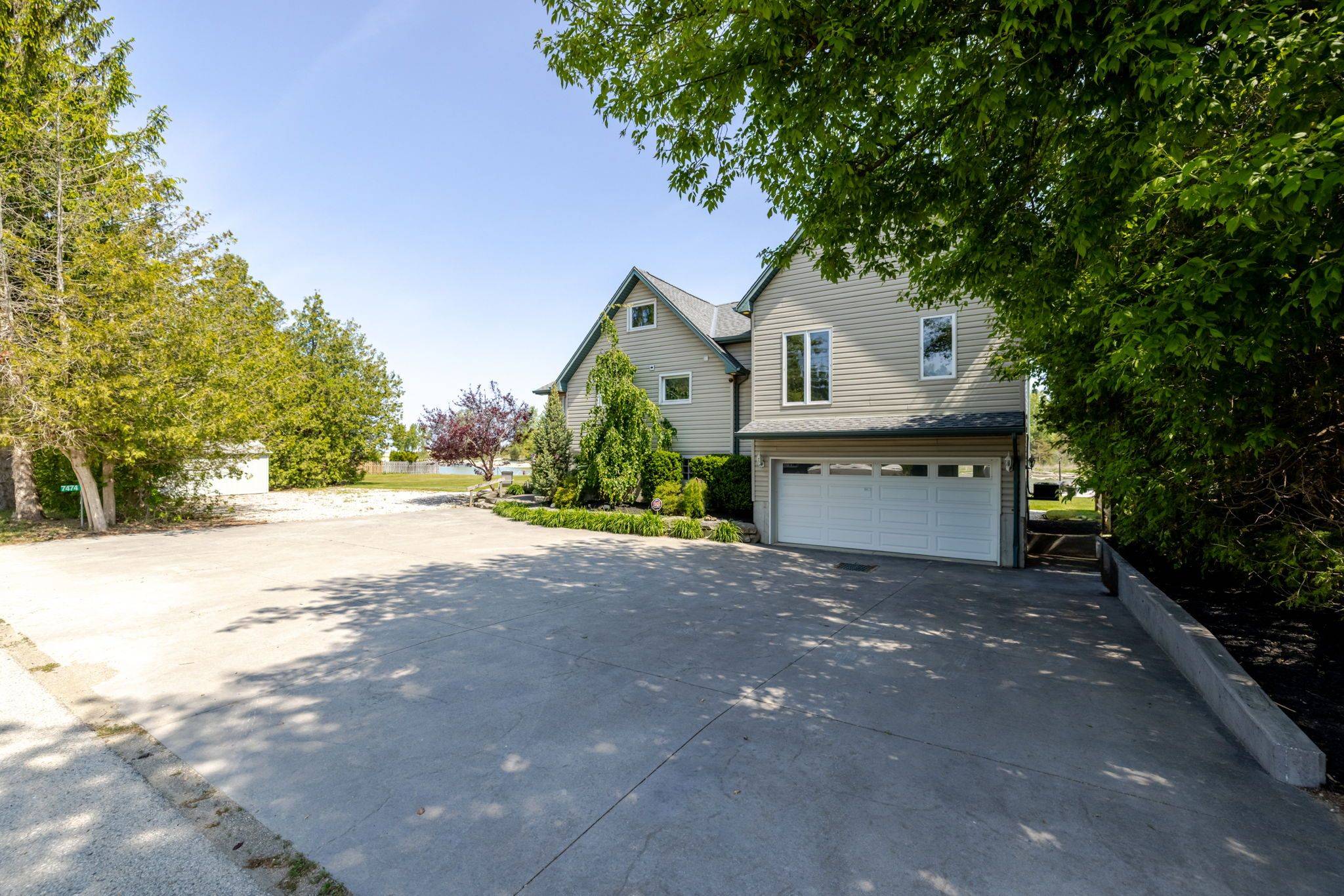 Lambton Shores, ON N0M 2L0,7474 Riverside DR