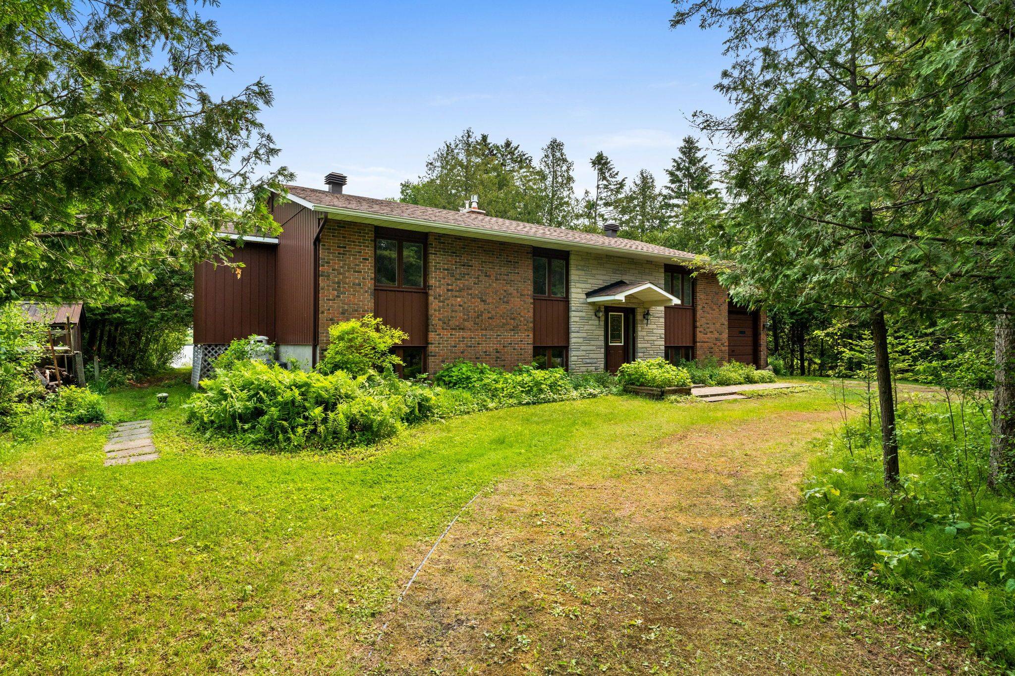 Constance Bay - Dunrobin - Kilmaurs - Woodlawn, ON K0A 1T0,138 Wren ST