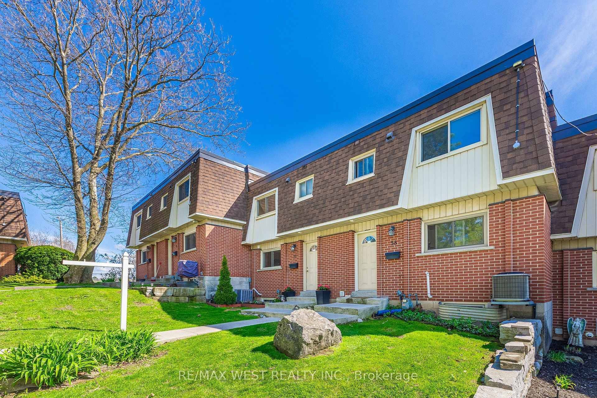 Hamilton, ON L9C 5Y9,125 Bonaventure DR #57