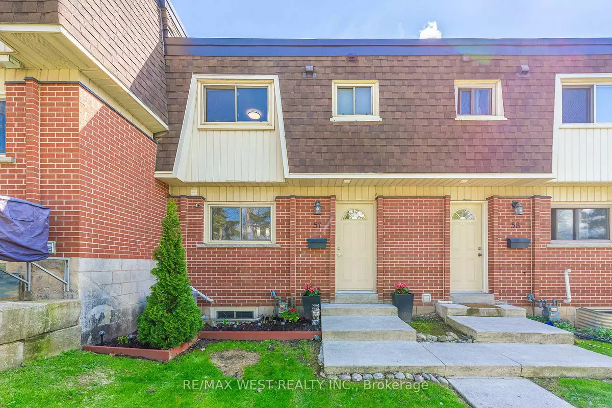 Hamilton, ON L9C 5Y9,125 Bonaventure DR #57
