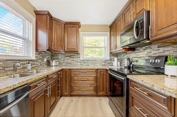 Toronto E03, ON M4B 2H9,142 Meighen AVE