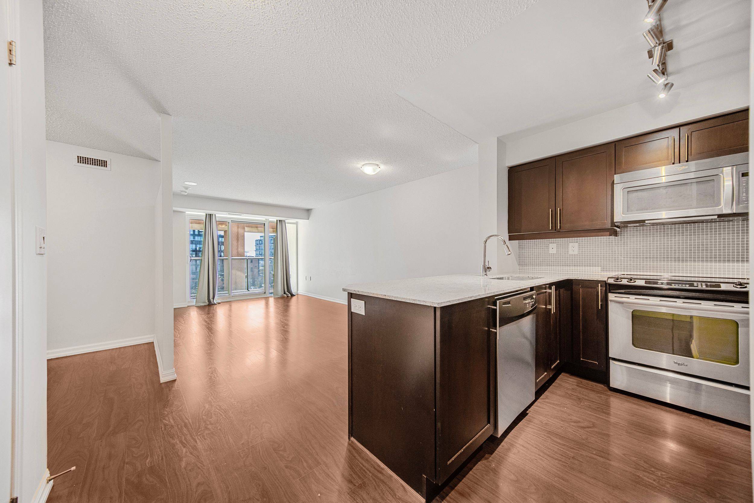 Toronto C01, ON M6K 3R8,125 Western Battery RD #508